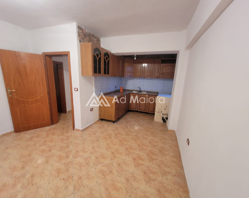 SHITET APARTAMENT 1+1 PRANE STADIUMIT DURRES