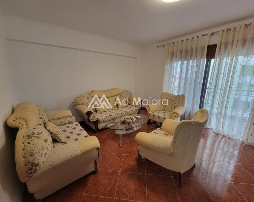 Shitet apartament 3+1+2+2 ballkone ne durres