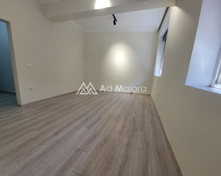 AMBJENT ME QIRA  NE QENDER TE DURRSIT