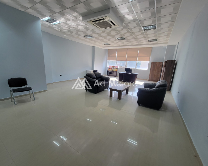 AMBJENT BIZNESI PER SHITJE DHE QIRA NE QENDER