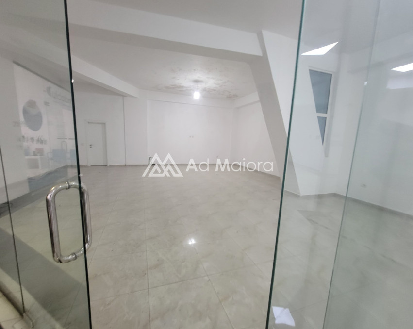 JEPET AMBJENT ME QIRA NE QENDER TE DURRSIT