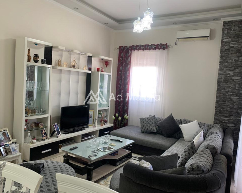 SHITET PAPAFINGO 2+1+2 PORTI DURRES