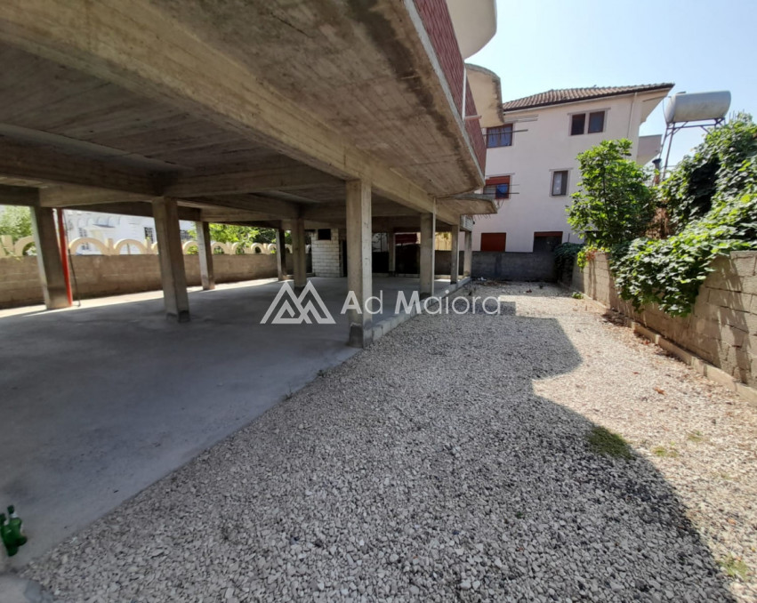 SHITET SHTEPI PRIVATE NE DURRES